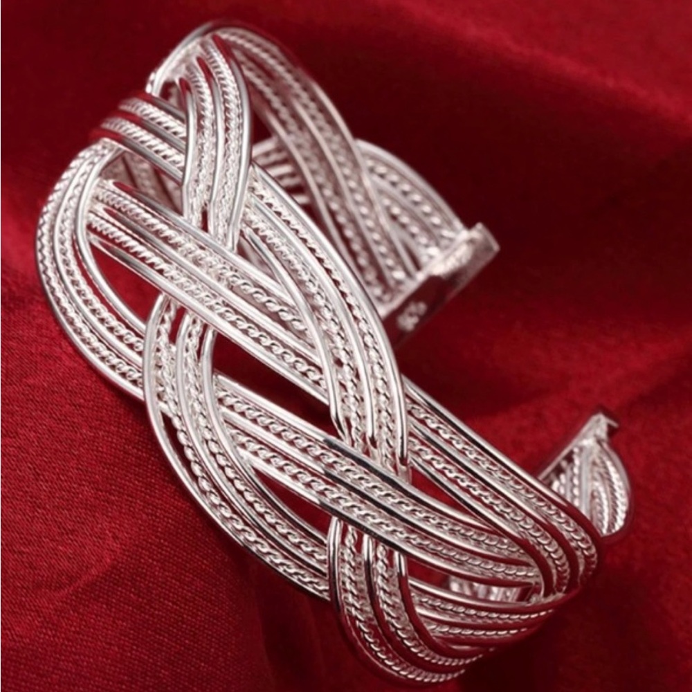 NEW LUXURY S925 STERLING SILVER BRACELET for a queen like you 👸🏻✨💎